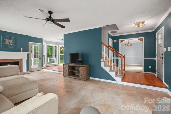 612 Grays Creek LN, Charlotte, NC 28214