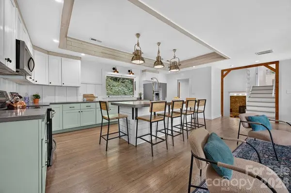 23 Clearbrook RD, Asheville, NC 28805