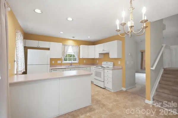 636 Emerald Cove DR, Charlotte, NC 28262