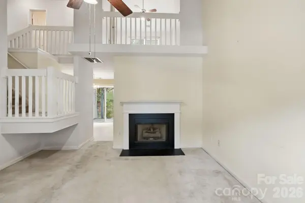 636 Emerald Cove DR, Charlotte, NC 28262