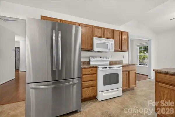 123 Lanceford CIR, Fletcher, NC 28732