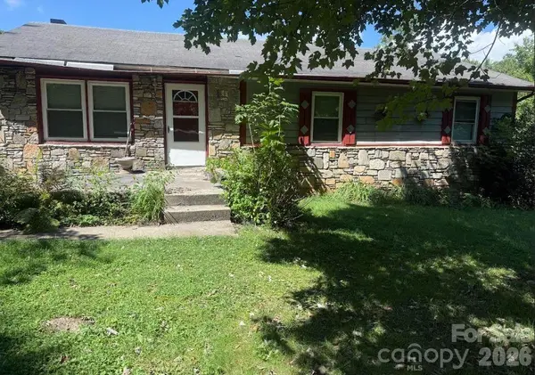 107 Flat Creek DR, Lake Toxaway, NC 28747