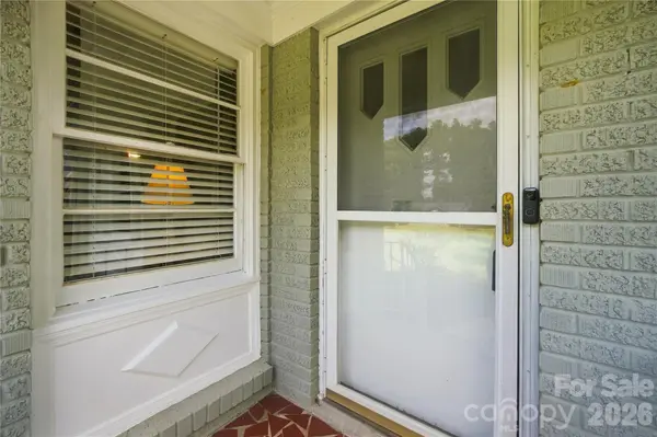 6142 King George DR, Charlotte, NC 28213