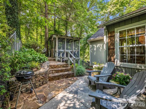 239 Havnaers PT, Lake Lure, NC 28746