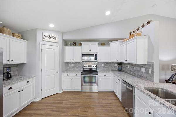 5716 Piney Pointe DR, Concord, NC 28025