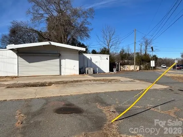 700 Tuckaseege RD, Mount Holly, NC 28120