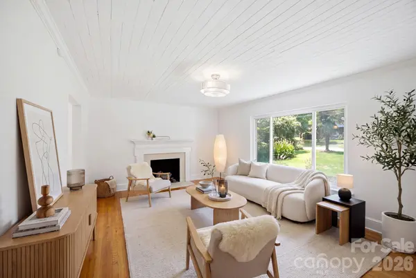 943 Hickory Nut ST, Charlotte, NC 28205