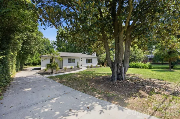 943 Hickory Nut ST, Charlotte, NC 28205