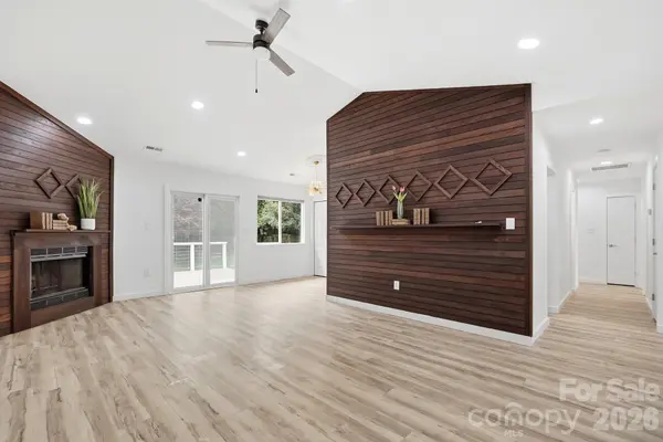 8122 Sherington WAY, Charlotte, NC 28227