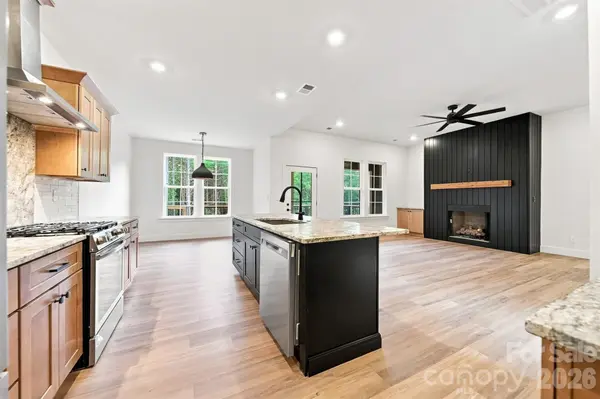 1035 Hawksbill DR, Morganton, NC 28655