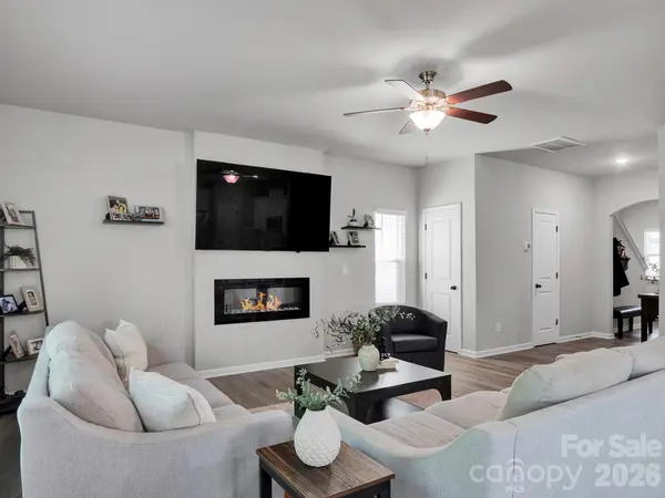 7203 Stoney Wood LN, Charlotte, NC 28215