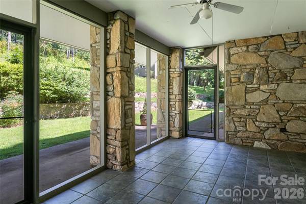 25 E Forest RD, Asheville, NC 28803
