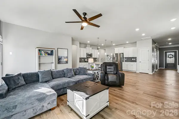 125 White Apple WAY, Statesville, NC 28625