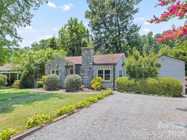 1909 Arlington PL, Hendersonville, NC 28791