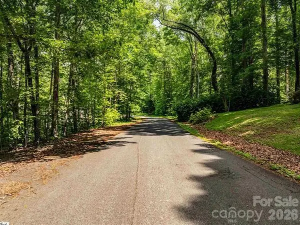 68 Wildflower LN, Travelers Rest, SC 29690