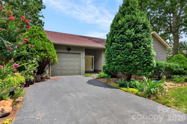 16 Spring Hollow CIR, Asheville, NC 28805