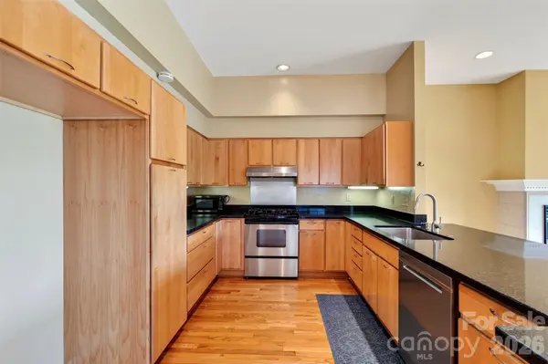 16 Spring Hollow CIR, Asheville, NC 28805