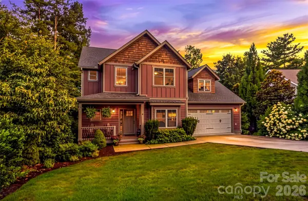 4 Old Bridge CIR, Fairview, NC 28730
