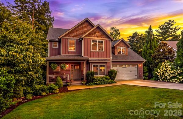 4 Old Bridge CIR, Fairview, NC 28730