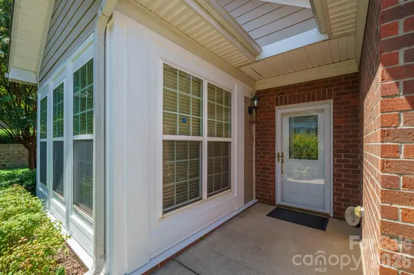 3221 Abbey Walk LN, Matthews, NC 28105
