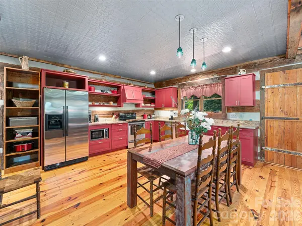 503 White Pine LN, Bakersville, NC 28705