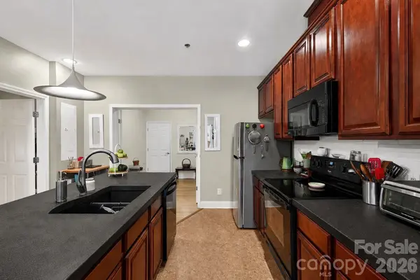 600 N Skyloft DR #102, Asheville, NC 28801