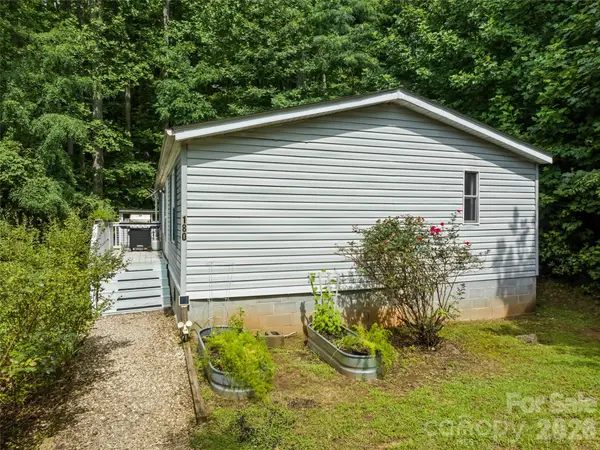 180 Hidden Meadow DR, Candler, NC 28715