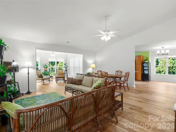 54 English Oak RD, Fletcher, NC 28732