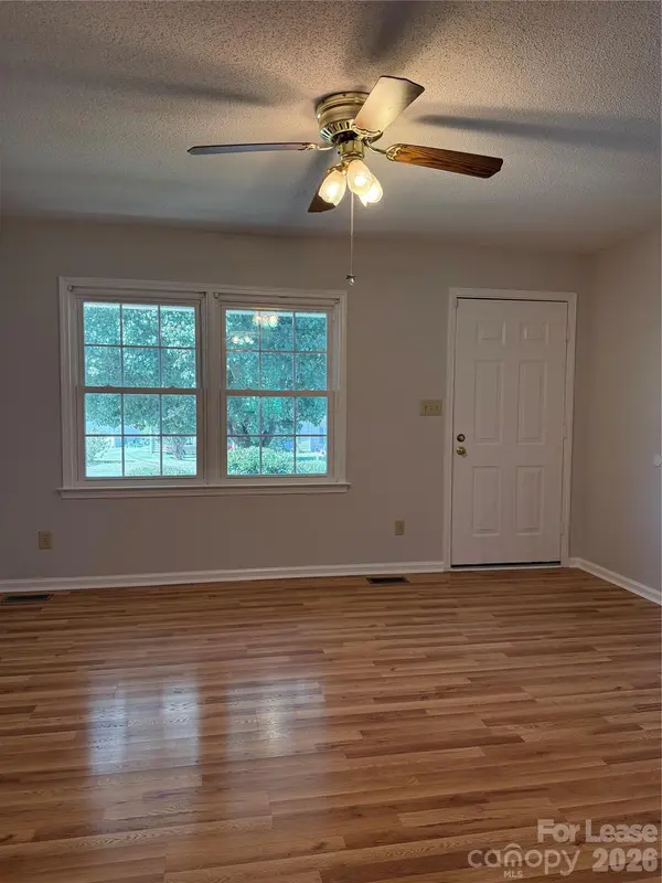 869 Crystal Springs DR, Lincolnton, NC 28092