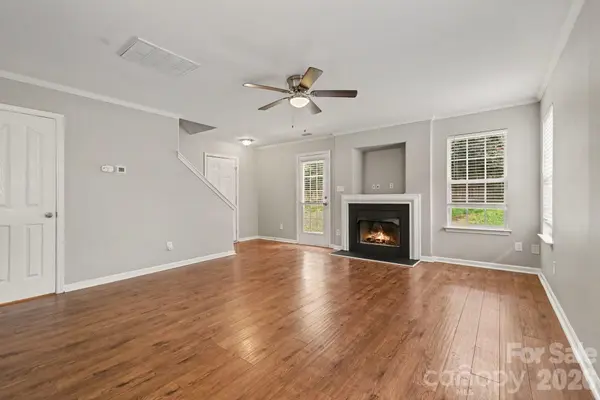 2877 Oasis LN, Charlotte, NC 28214