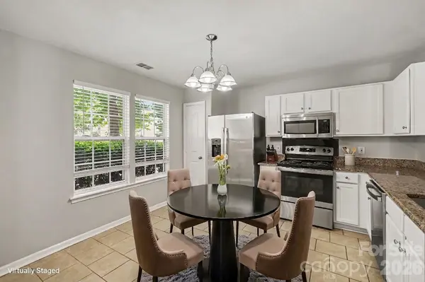 2877 Oasis LN, Charlotte, NC 28214