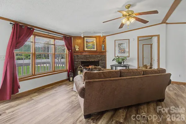 204 Red Birch CT, Hendersonville, NC 28739