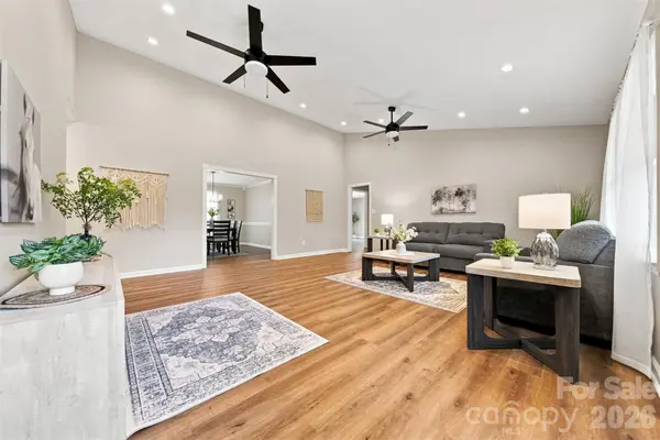 136 Cook LN, Hickory, NC 28601