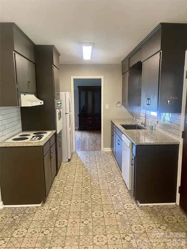 402 L ST E, Newton, NC 28658