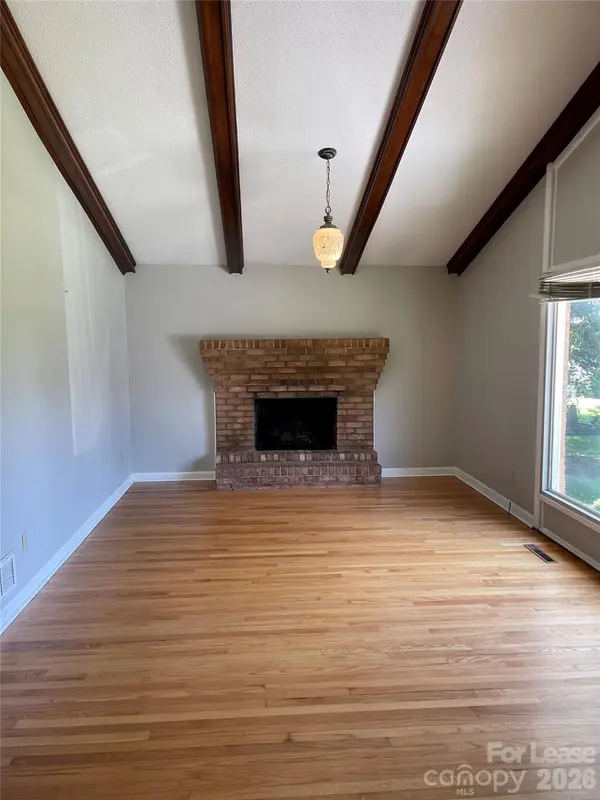 402 L ST E, Newton, NC 28658