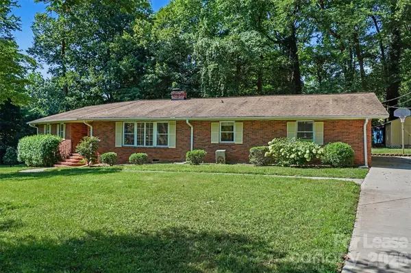 7017 Linda Lake DR, Charlotte, NC 28215