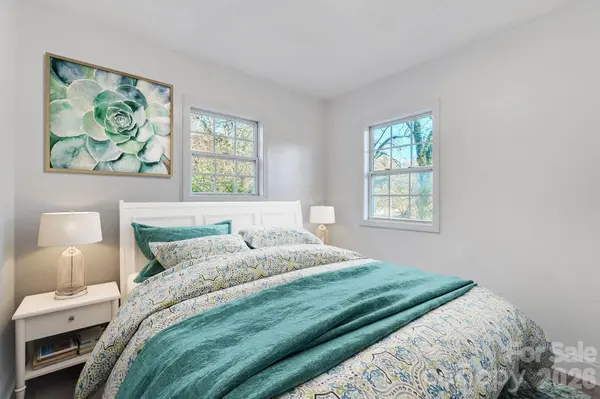 49 E Livingston ST, Tryon, NC 28782
