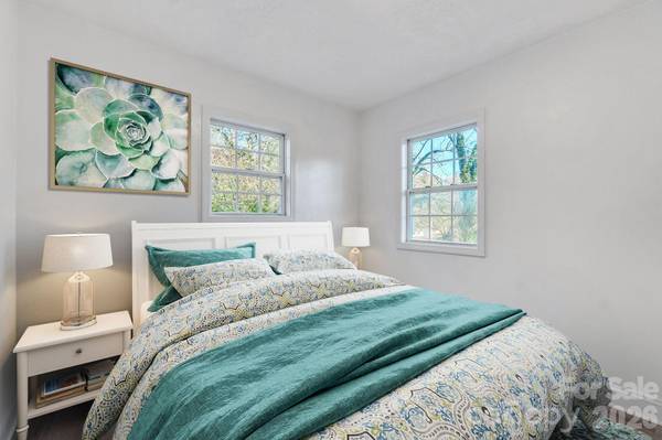 49 E Livingston ST, Tryon, NC 28782