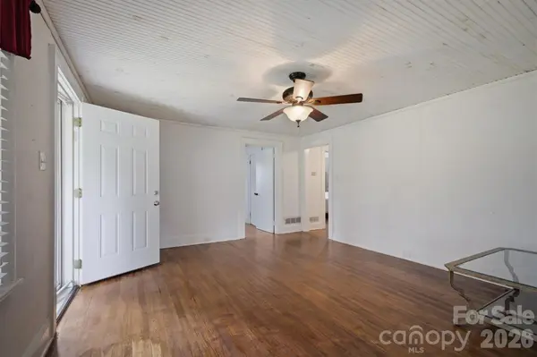 300 N Center ST, Hildebran, NC 28637