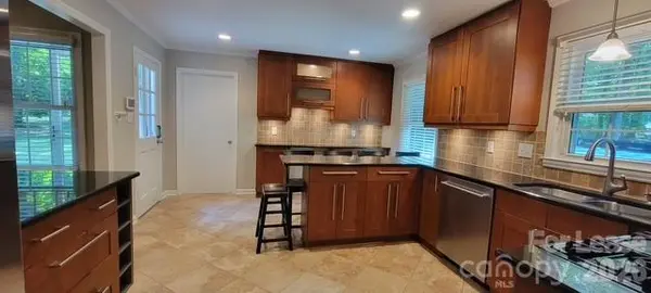 1318 Beechdale DR, Charlotte, NC 28212