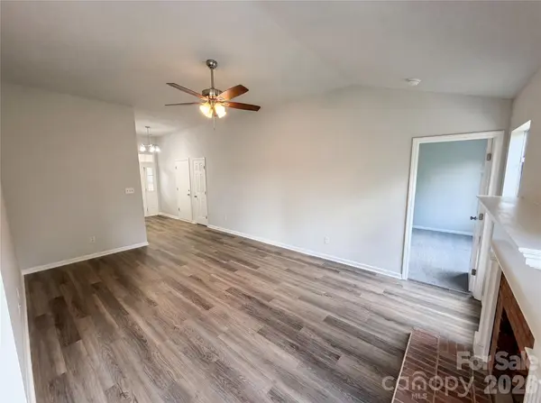1633 Gordon Walters DR, Charlotte, NC 28213