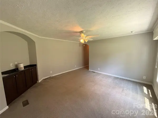 166 Albert DR, Flat Rock, NC 28731