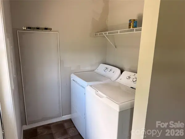 166 Albert DR, Flat Rock, NC 28731