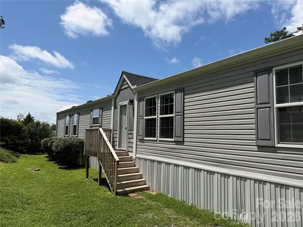166 Albert DR, Flat Rock, NC 28731