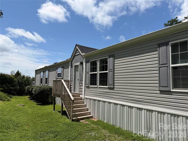 166 Albert DR, Flat Rock, NC 28731