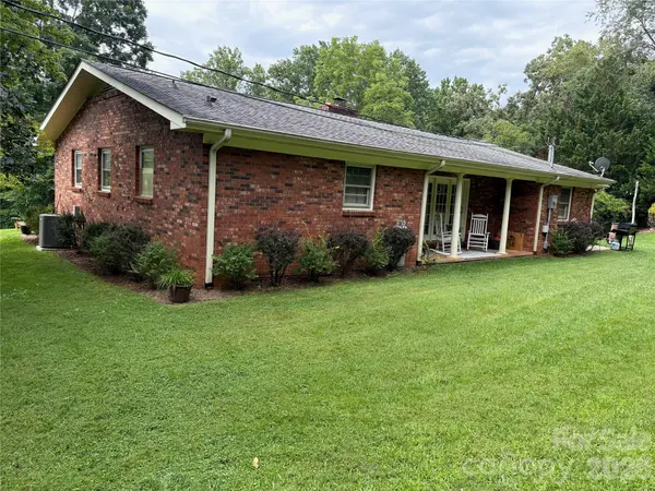 11 Thornberry DR, Alexander, NC 28701