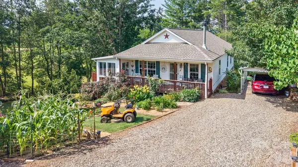 11 Dusty LN, Leicester, NC 28748