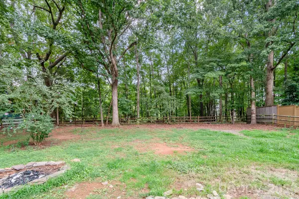 8425 Lochinvar DR, Charlotte, NC 28227