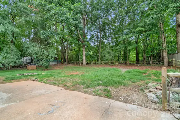 8425 Lochinvar DR, Charlotte, NC 28227