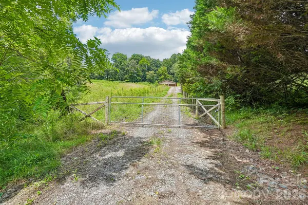 50 Glance Cove RD, Clyde, NC 28721